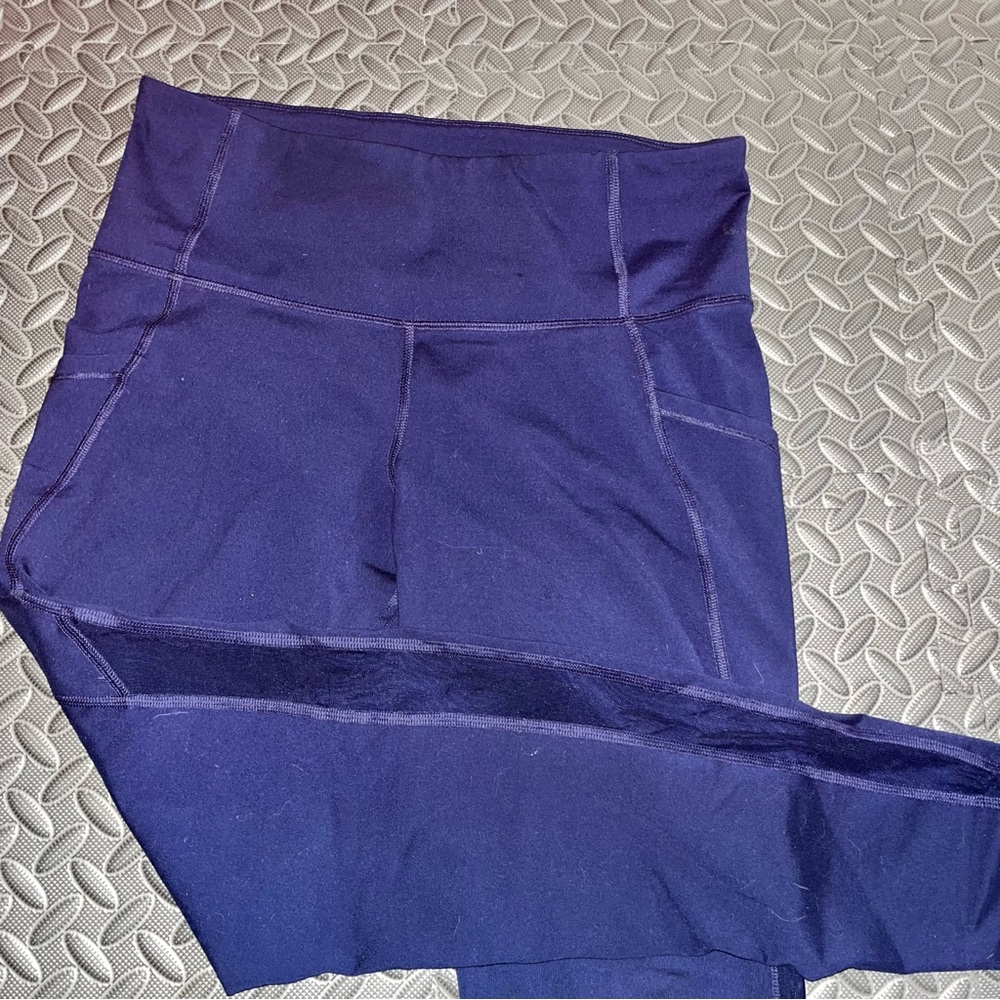 OLD NAVY leggings with mesh details and pockets